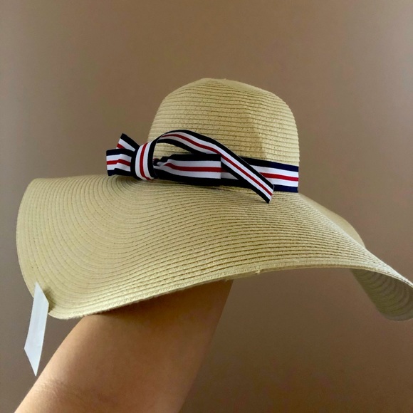 Straw Beach Hat - Picture 1 of 4